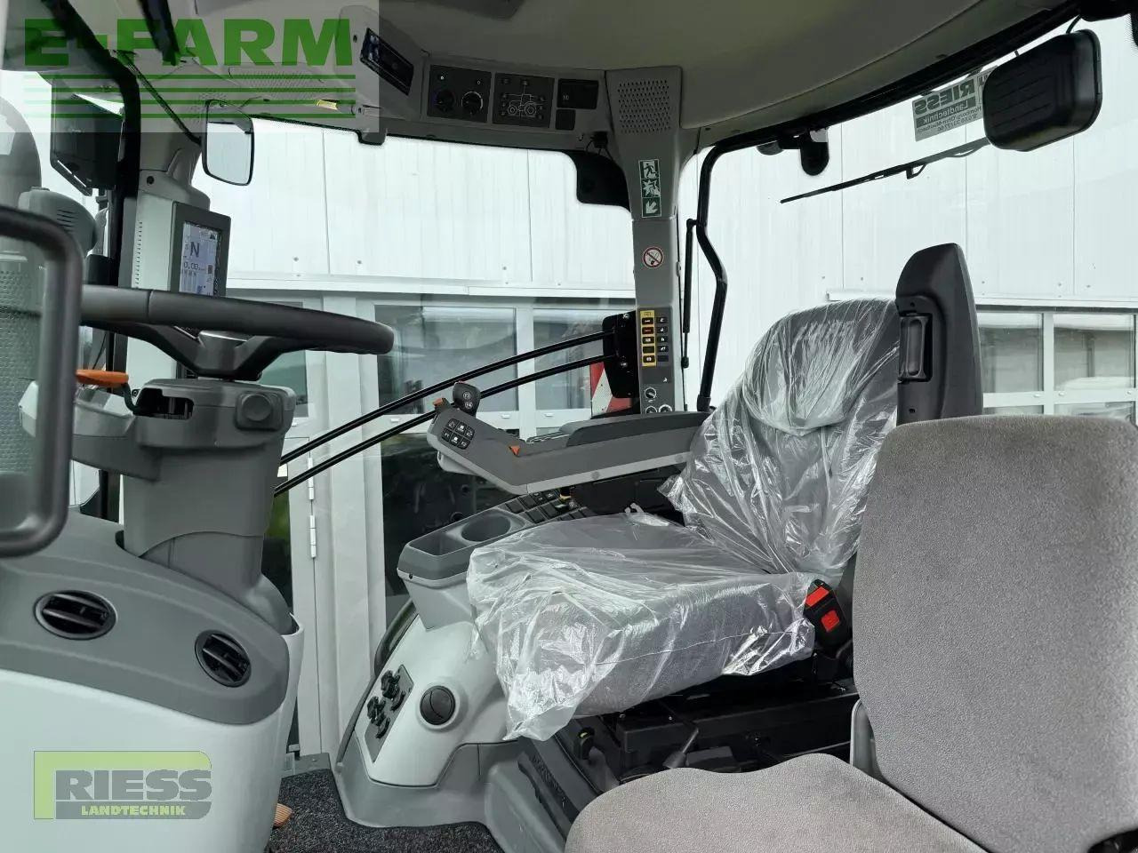 CLAAS axion 800 cis+ hexashift HEXASHIFT CIS+ - Traktor: gambar 4 CLAAS axion 800 cis+ hexashift HEXASHIFT CIS+ - Traktor: gambar 4