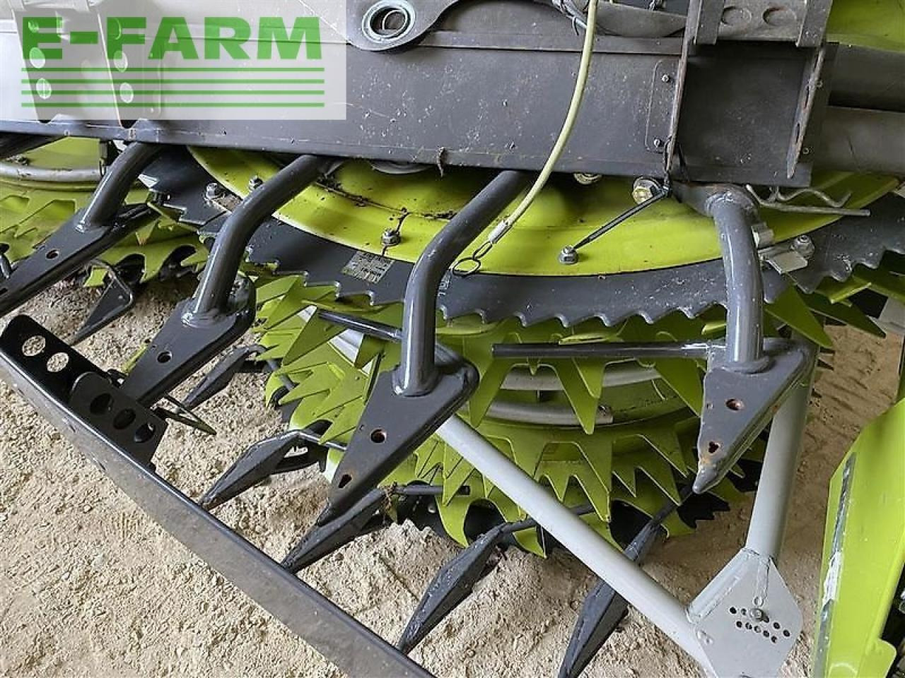 Lampiran pemanen pakan ternak CLAAS orbis 900: gambar 7