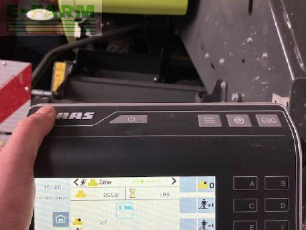 CLAAS quadrant 5200 fc tandem - Baler persegi: gambar 4 CLAAS quadrant 5200 fc tandem - Baler persegi: gambar 4