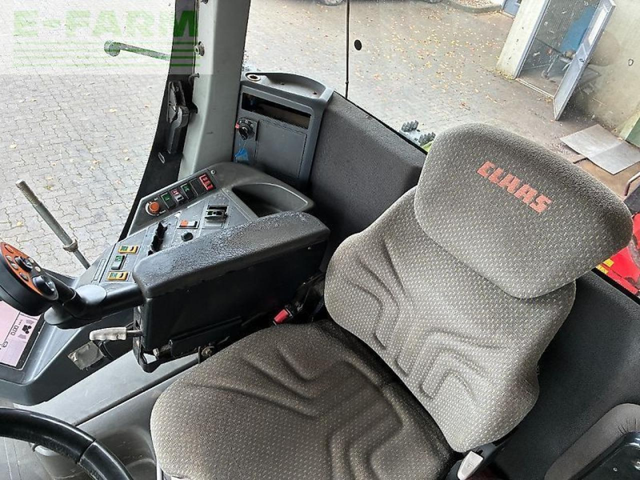 CLAAS xerion 3300 trac TRAC - Traktor: gambar 3 CLAAS xerion 3300 trac TRAC - Traktor: gambar 3