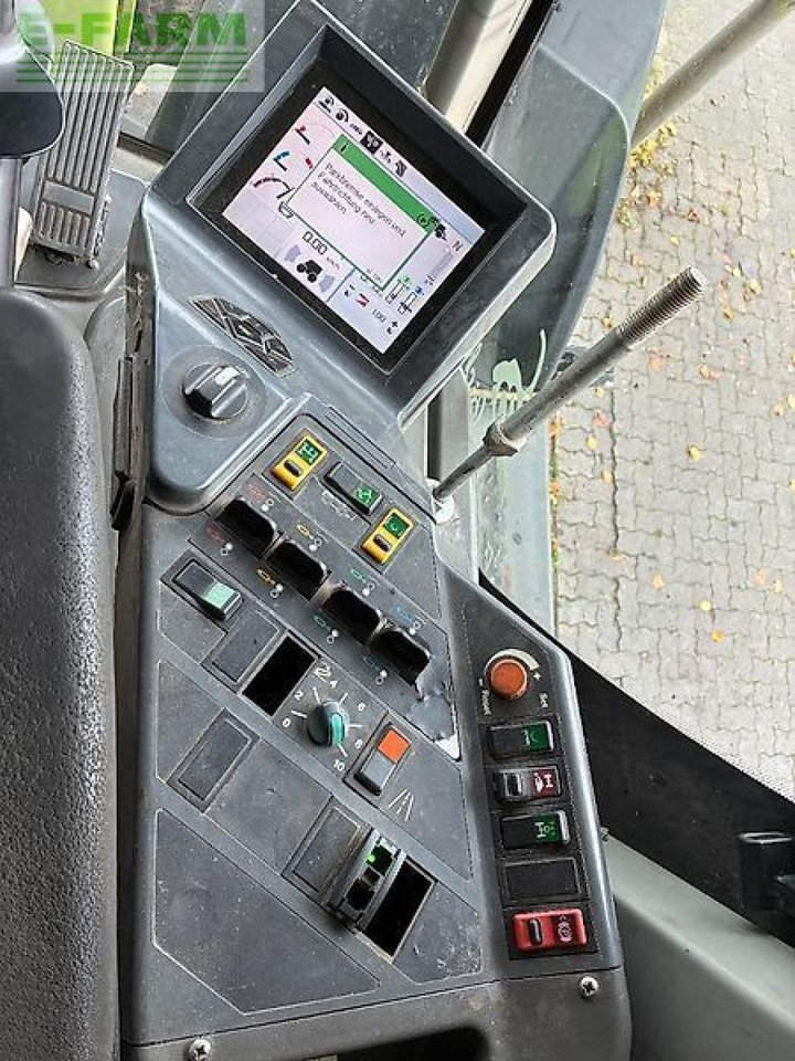 CLAAS xerion 3300 trac TRAC - Traktor: gambar 5 CLAAS xerion 3300 trac TRAC - Traktor: gambar 5