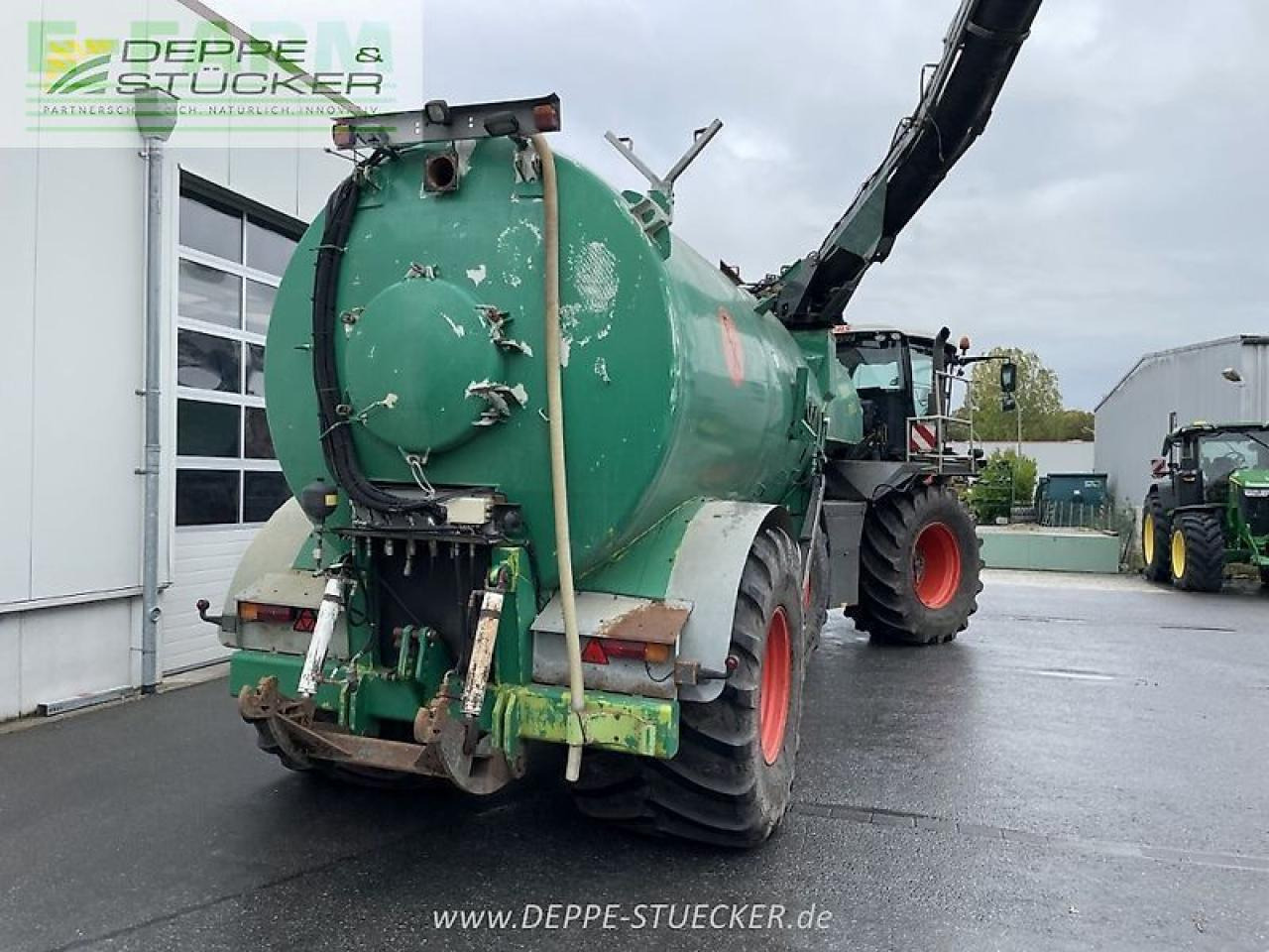 CLAAS xerion 3800 saddle trac SADDLE TRAC - Traktor: gambar 2 CLAAS xerion 3800 saddle trac SADDLE TRAC - Traktor: gambar 2