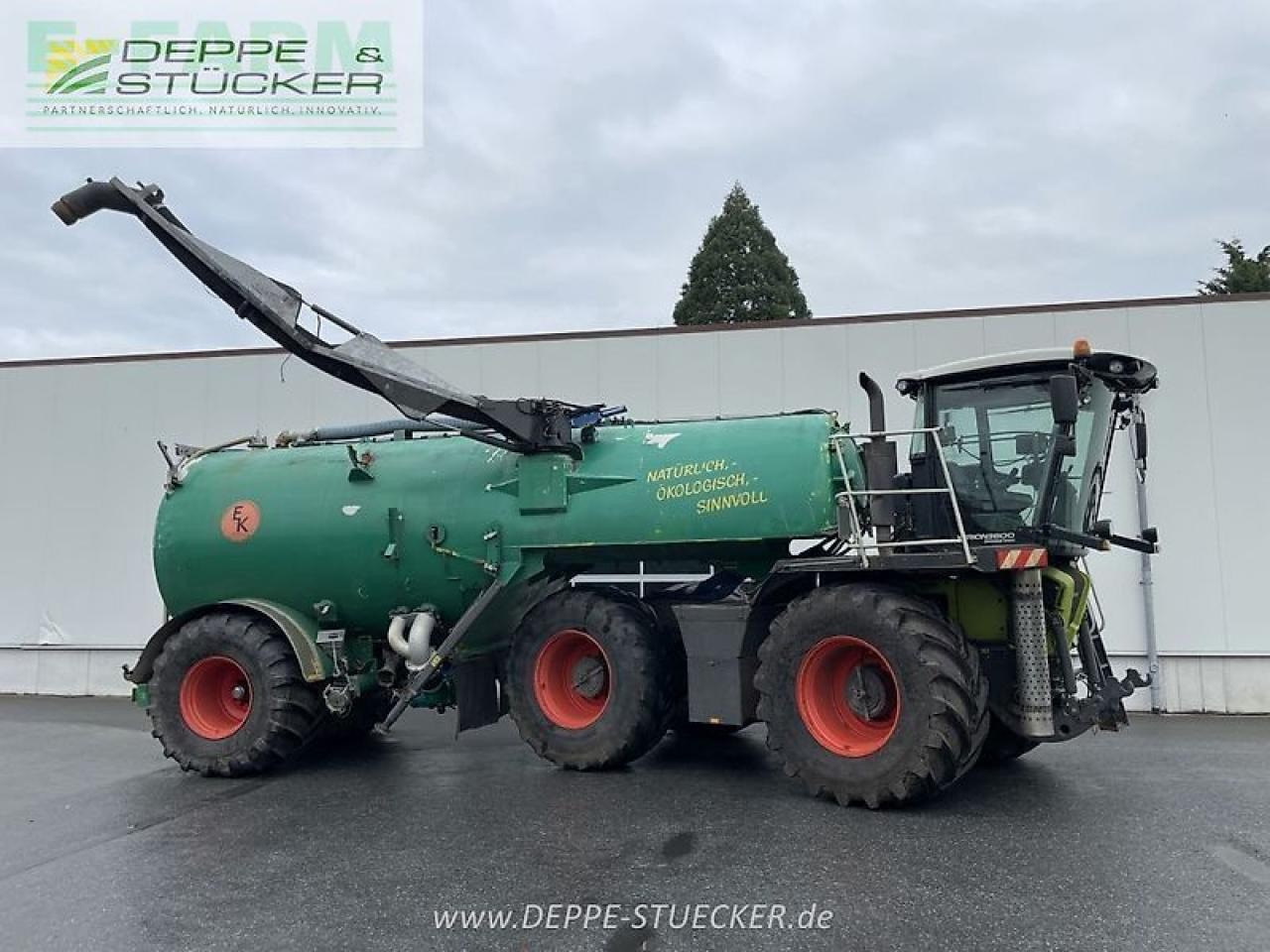 CLAAS xerion 3800 saddle trac SADDLE TRAC - Traktor: gambar 1 CLAAS xerion 3800 saddle trac SADDLE TRAC - Traktor: gambar 1