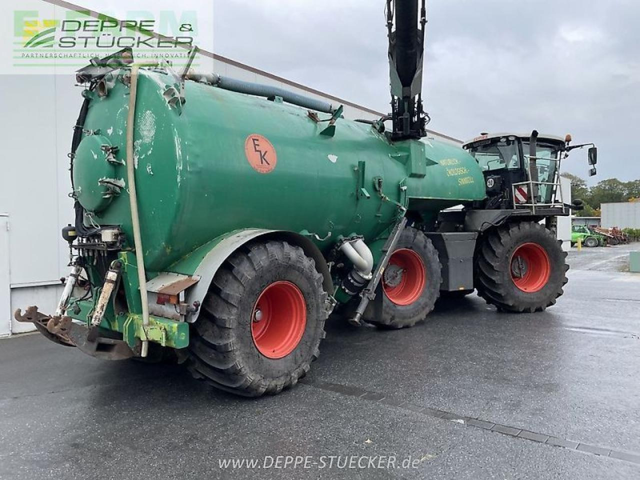 CLAAS xerion 3800 saddle trac SADDLE TRAC - Traktor: gambar 3 CLAAS xerion 3800 saddle trac SADDLE TRAC - Traktor: gambar 3