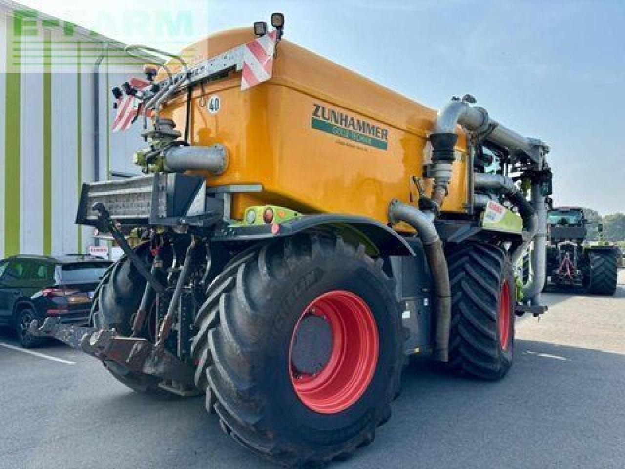 CLAAS xerion 4000 saddle trac, zunhammer acx 16 cbm SADDLE TRAC - Traktor: gambar 5 CLAAS xerion 4000 saddle trac, zunhammer acx 16 cbm SADDLE TRAC - Traktor: gambar 5