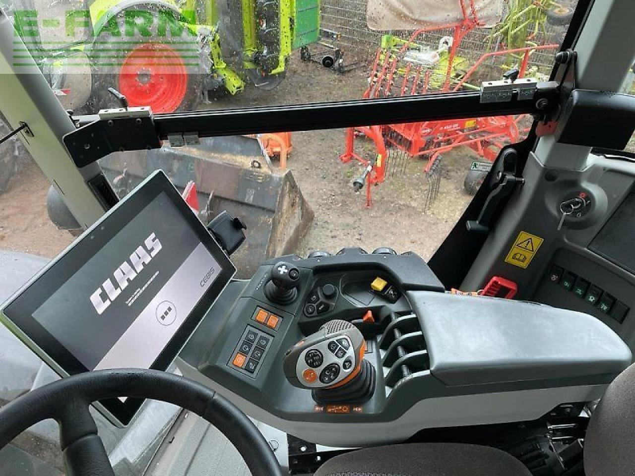 CLAAS xerion 4200 trac vc TRAC VC - Traktor: gambar 5 CLAAS xerion 4200 trac vc TRAC VC - Traktor: gambar 5