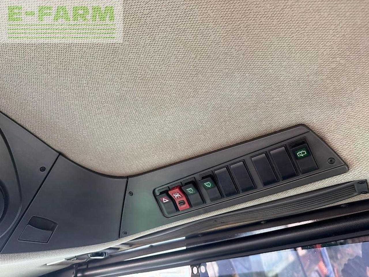 CLAAS xerion 5000 trac vc TRAC VC - Traktor: gambar 3 CLAAS xerion 5000 trac vc TRAC VC - Traktor: gambar 3