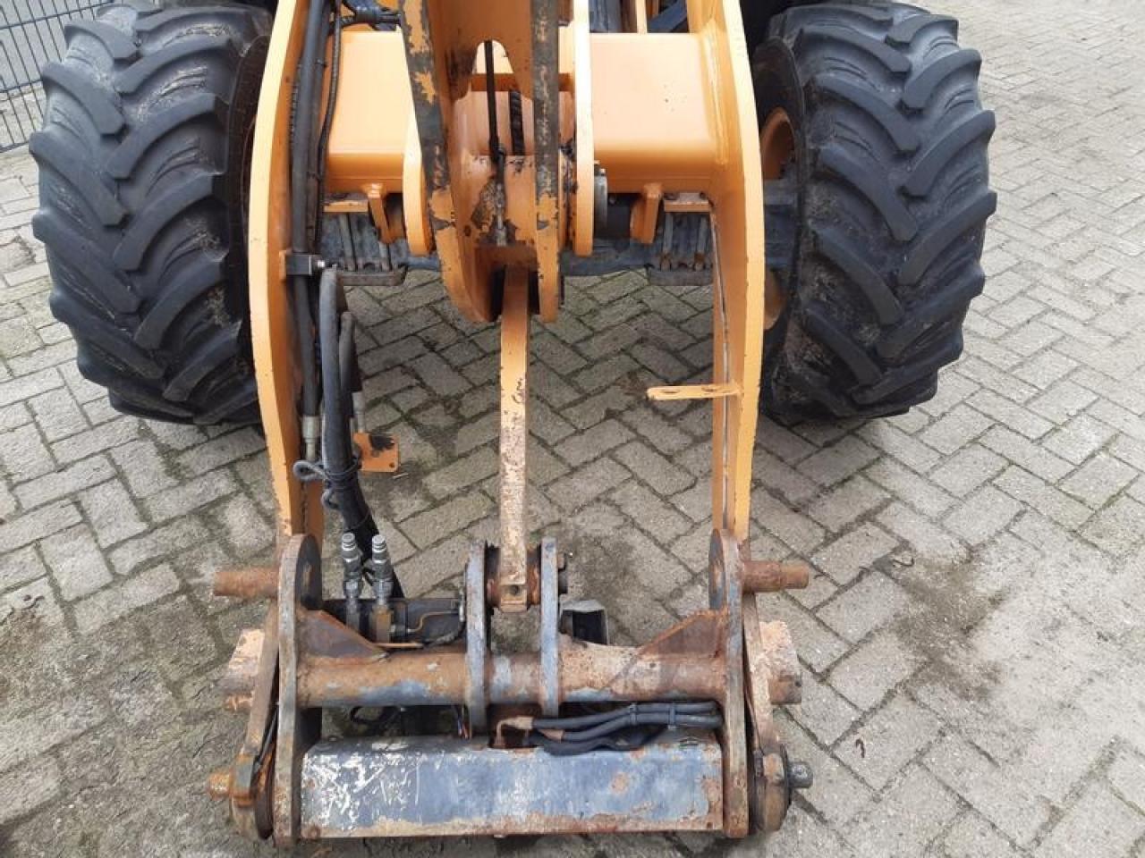 Case-IH 221 f - Wheel loader: gambar 3 Case-IH 221 f - Wheel loader: gambar 3
