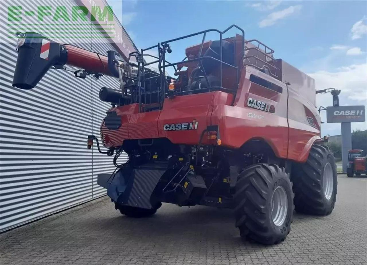 Case-IH 8250 kampagnepris axial-flow 8250 med 35 fod varioskærebord - Pemanen gabungan: gambar 3 Case-IH 8250 kampagnepris axial-flow 8250 med 35 fod varioskærebord - Pemanen gabungan: gambar 3