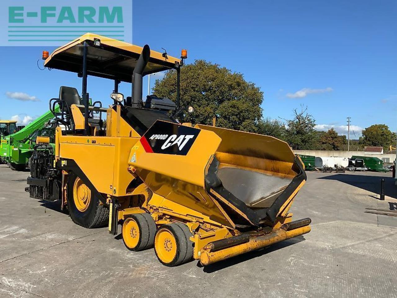 Caterpillar ap 600d asphalt paver finisher (st24422) - Traktor: gambar 3 Caterpillar ap 600d asphalt paver finisher (st24422) - Traktor: gambar 3