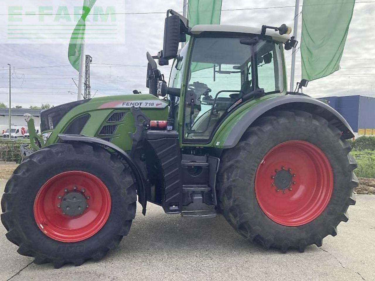 Fendt 718 vario s4 profi plus ProfiPlus - Traktor: gambar 2 Fendt 718 vario s4 profi plus ProfiPlus - Traktor: gambar 2