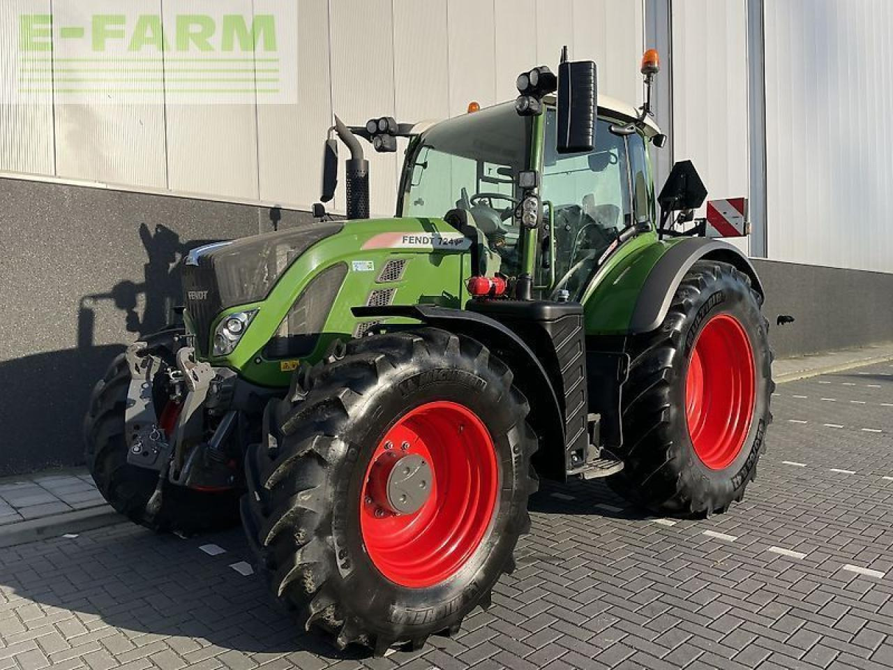 Fendt 724 s4 - Traktor: gambar 1 Fendt 724 s4 - Traktor: gambar 1