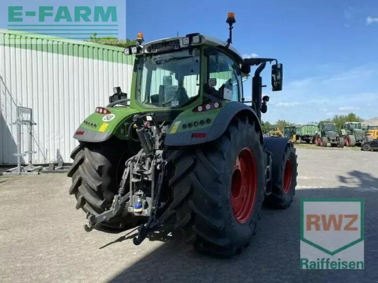 Fendt 724 vario gen6 - Traktor: gambar 2 Fendt 724 vario gen6 - Traktor: gambar 2