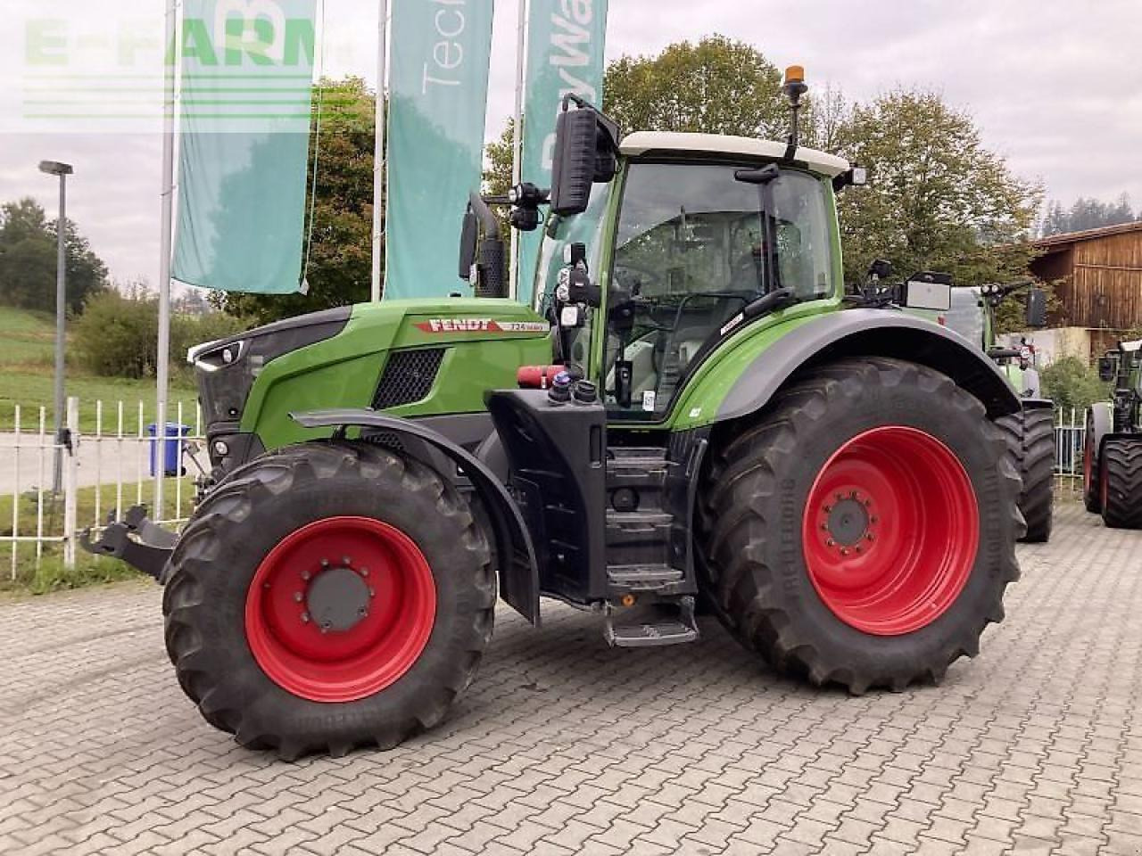 Fendt 724 vario gen7 profi Profi - Traktor: gambar 1 Fendt 724 vario gen7 profi Profi - Traktor: gambar 1