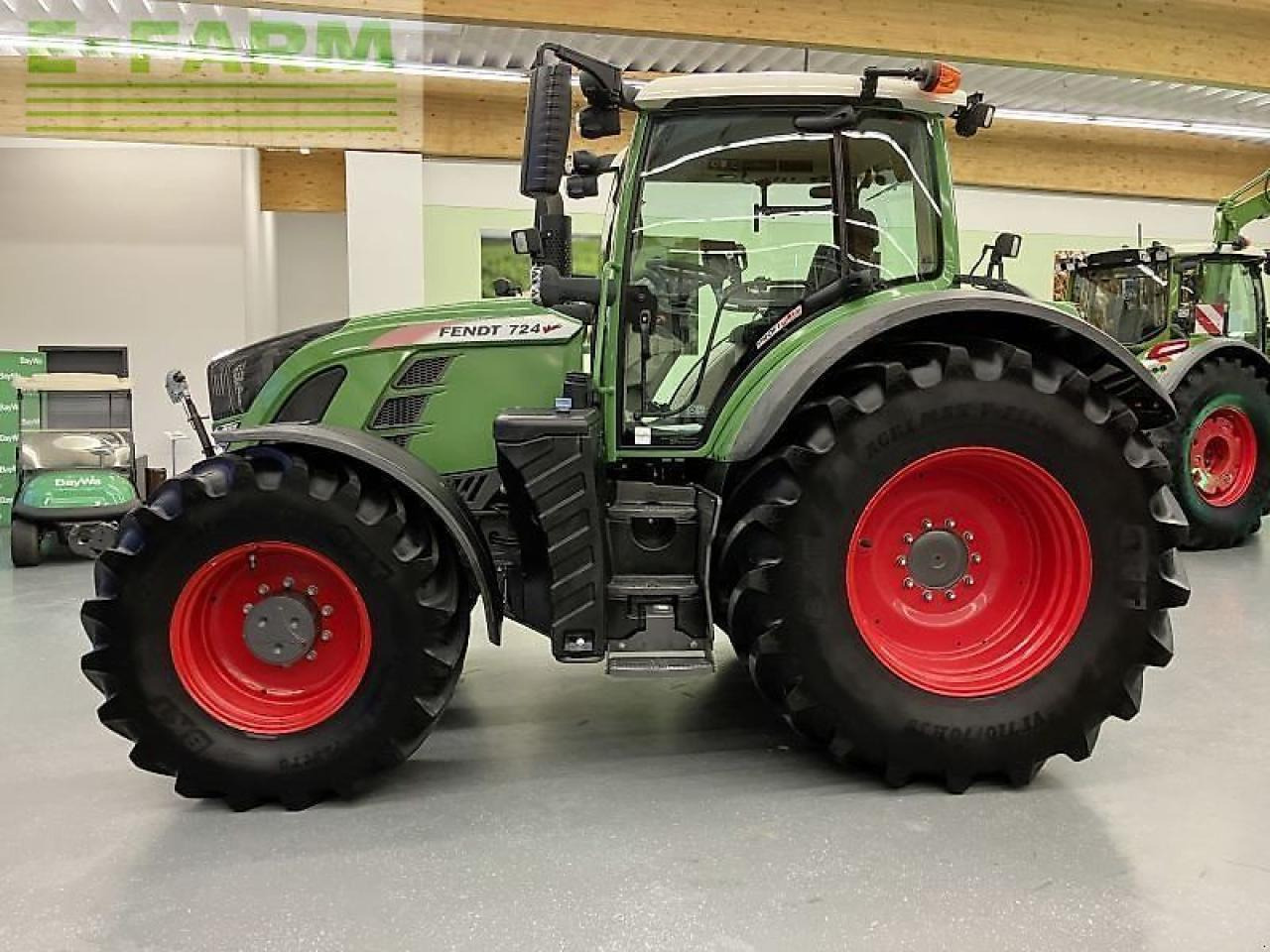 Fendt 724 vario s4 profi plus - Traktor: gambar 2 Fendt 724 vario s4 profi plus - Traktor: gambar 2