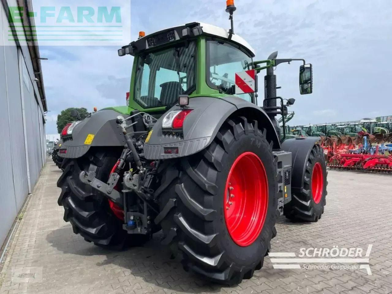 Fendt 824 vario s4 profi plus ProfiPlus - Traktor: gambar 3 Fendt 824 vario s4 profi plus ProfiPlus - Traktor: gambar 3