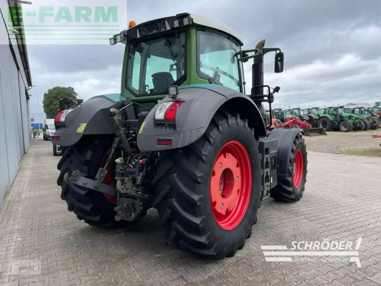 Fendt 824 vario s4 profi plus ProfiPlus - Traktor: gambar 3 Fendt 824 vario s4 profi plus ProfiPlus - Traktor: gambar 3