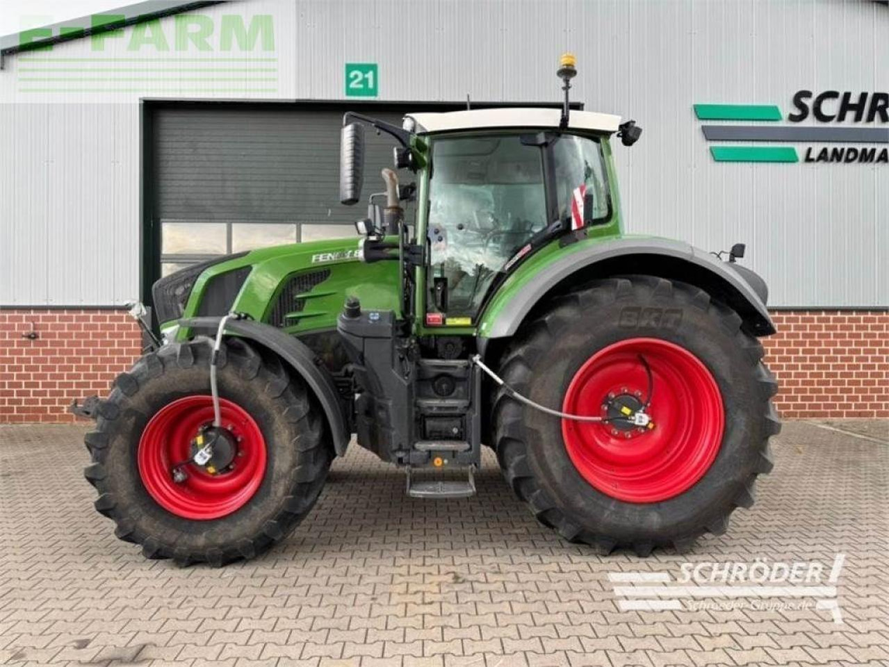 Fendt 824 vario s4 profi plus ProfiPlus - Traktor: gambar 3 Fendt 824 vario s4 profi plus ProfiPlus - Traktor: gambar 3
