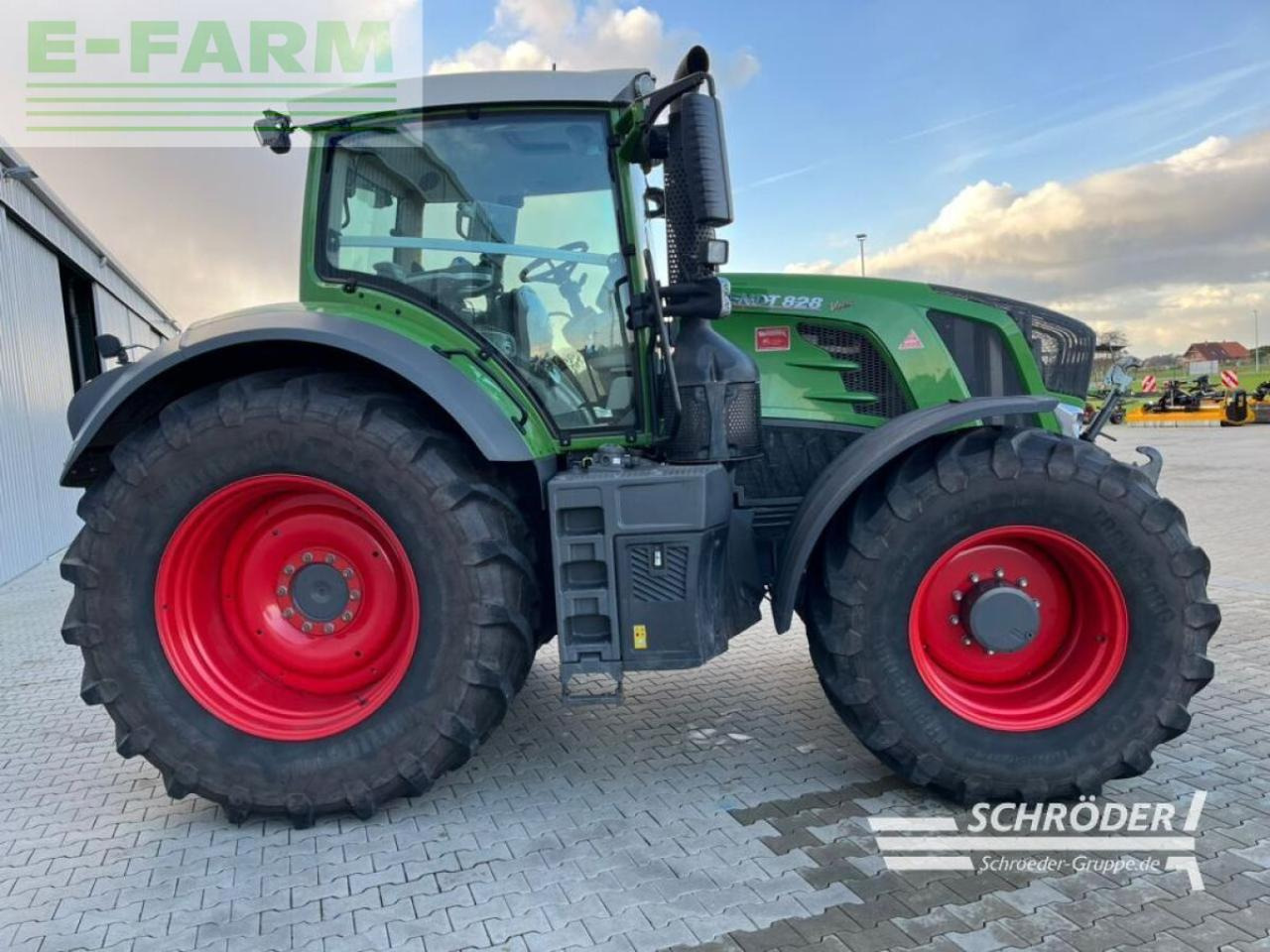 Fendt 828 vario s4 profi plus ProfiPlus - Traktor: gambar 2 Fendt 828 vario s4 profi plus ProfiPlus - Traktor: gambar 2
