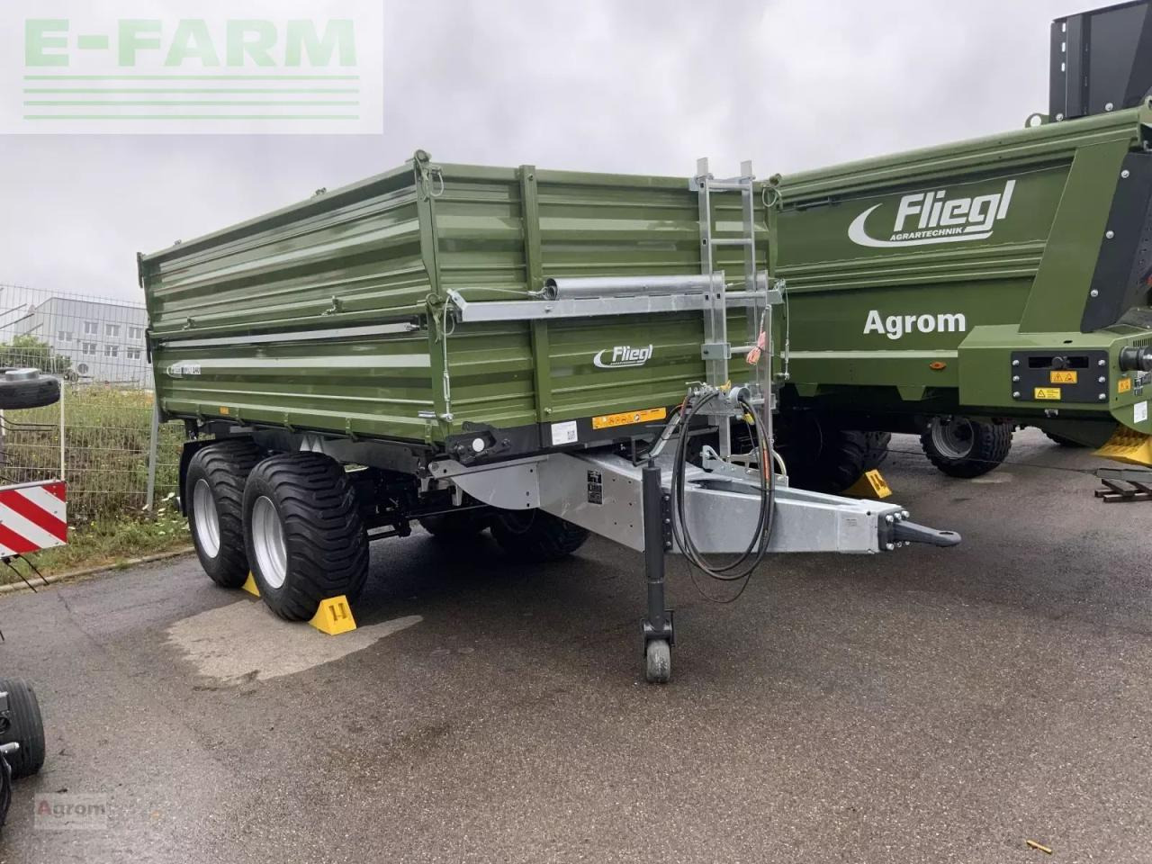 Fliegl tdk 140 - Trailer jungkit pertanian/ Tempat sampah: gambar 3 Fliegl tdk 140 - Trailer jungkit pertanian/ Tempat sampah: gambar 3