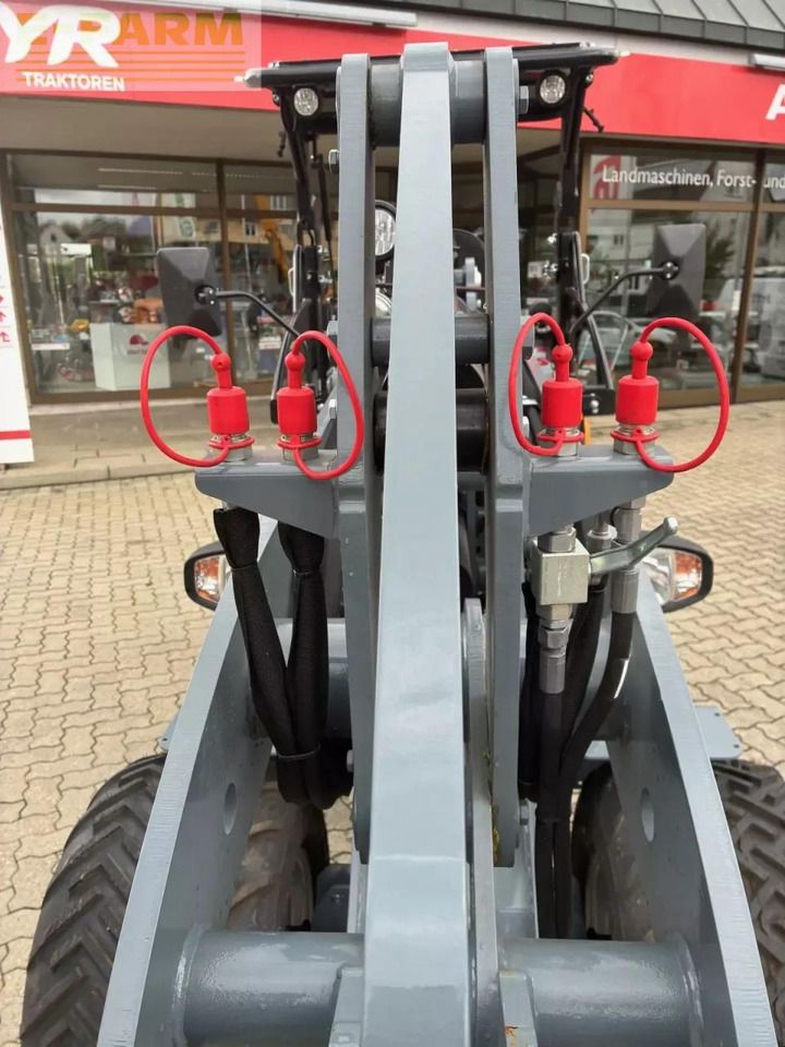 Giant g2500 hd - Ekskavator mini: gambar 5 Giant g2500 hd - Ekskavator mini: gambar 5