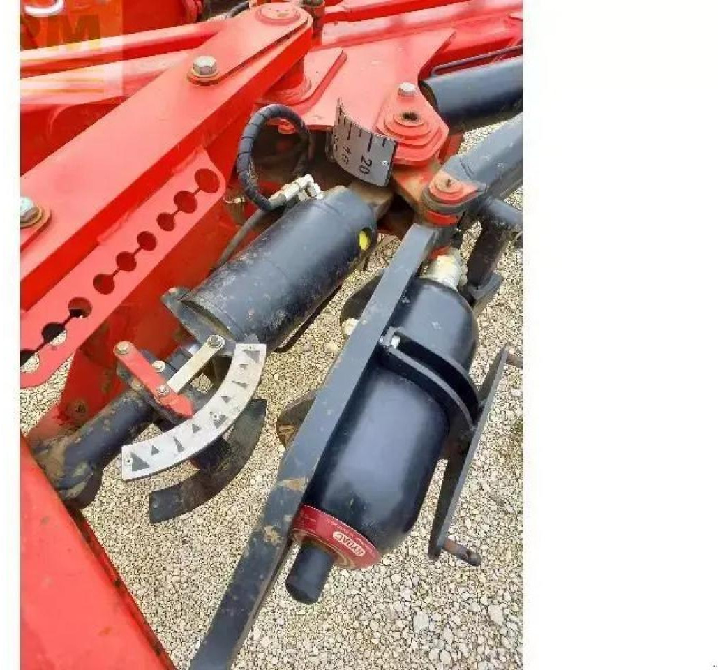 Gregoire Besson gregoire besson - Bajak: gambar 5 Gregoire Besson gregoire besson - Bajak: gambar 5