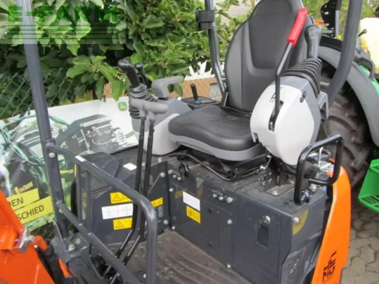 Hitachi zx 17 u-2 - Ekskavator mini: gambar 2 Hitachi zx 17 u-2 - Ekskavator mini: gambar 2