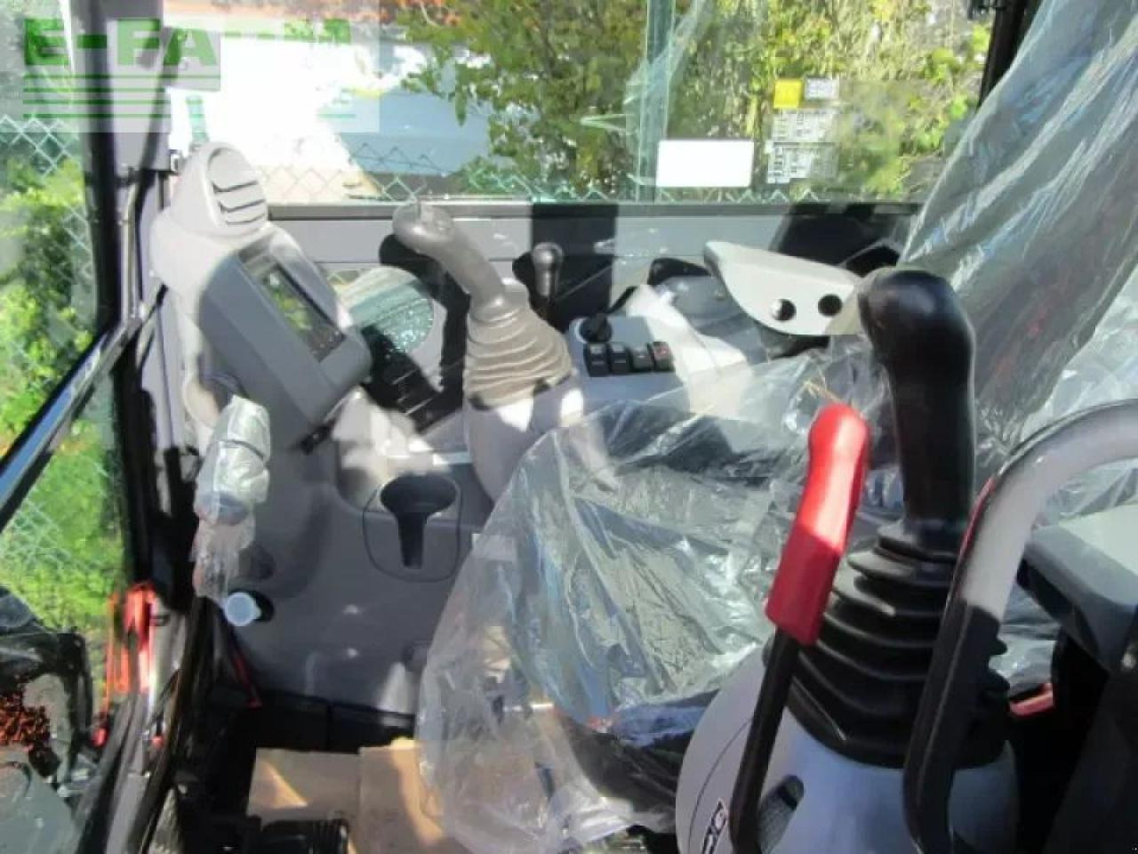 Hitachi zx 33 u-6 - Ekskavator mini: gambar 3 Hitachi zx 33 u-6 - Ekskavator mini: gambar 3