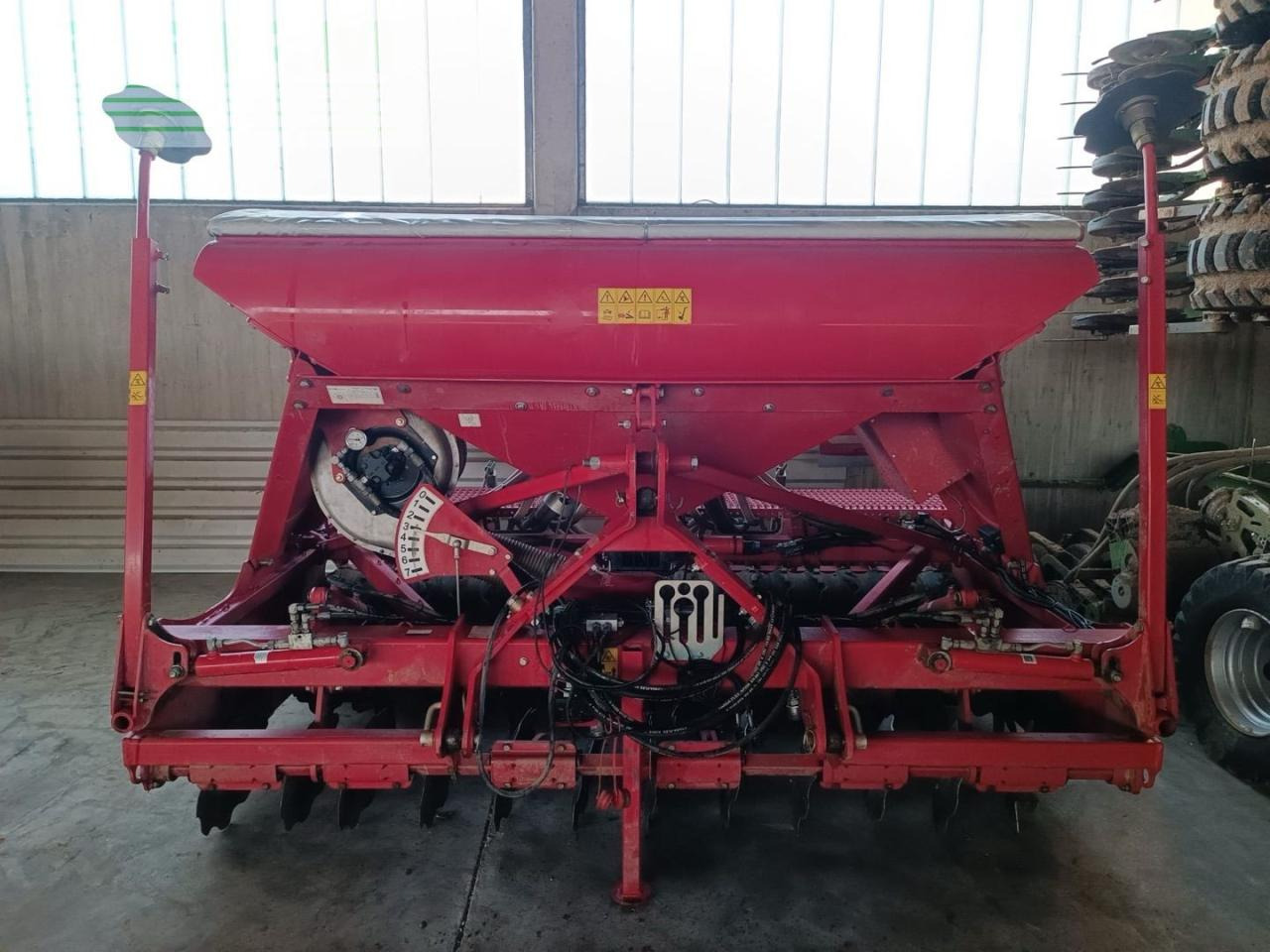 Horsch Exprerss 3 TD - Penabur presisi: gambar 3 Horsch Exprerss 3 TD - Penabur presisi: gambar 3