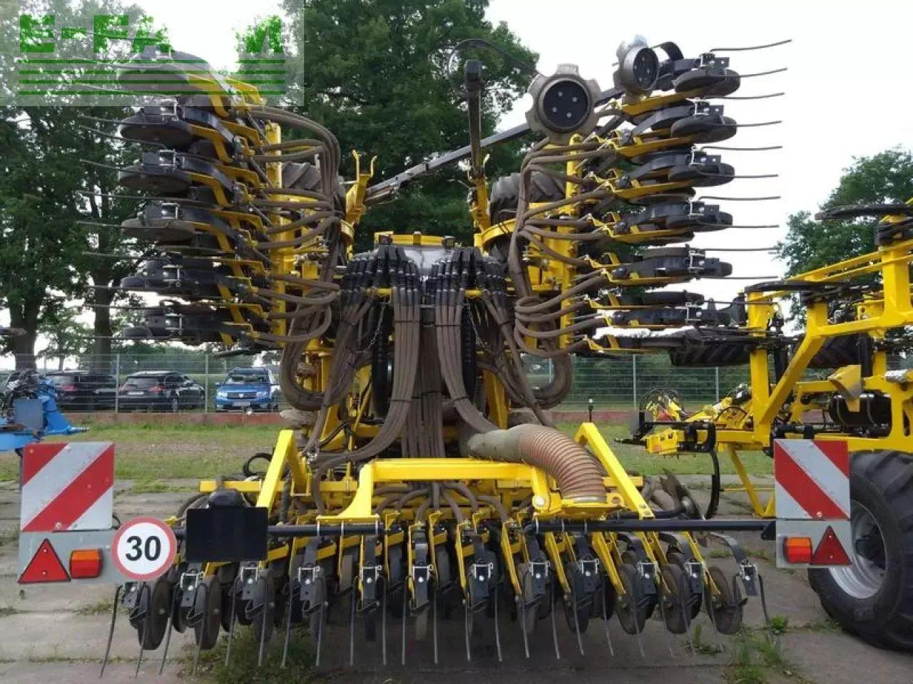 Horsch bednar omega 6000 - Bor benih: gambar 4 Horsch bednar omega 6000 - Bor benih: gambar 4