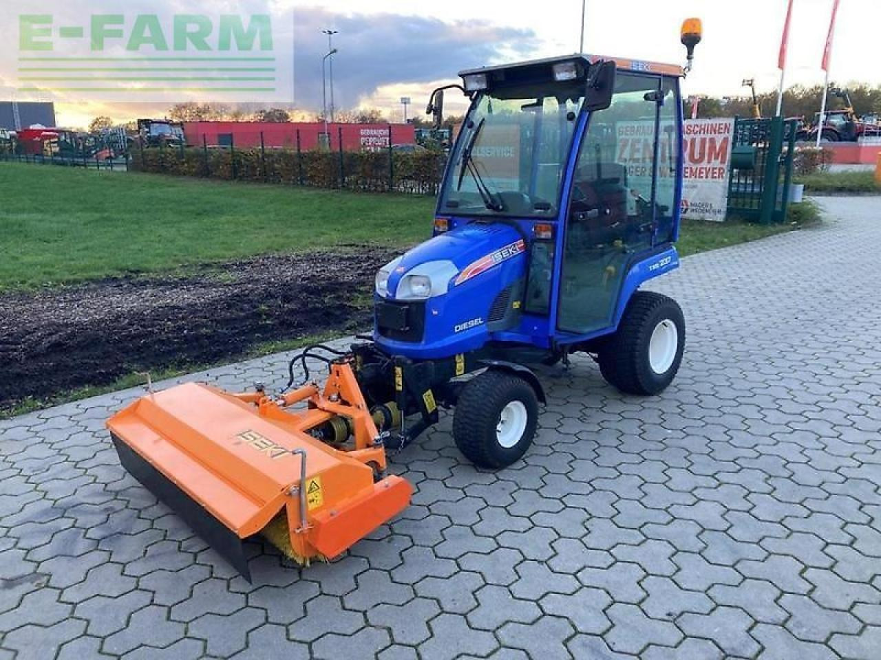Iseki tgx 237 kehrmaschine, sichermäher - Traktor: gambar 1 Iseki tgx 237 kehrmaschine, sichermäher - Traktor: gambar 1