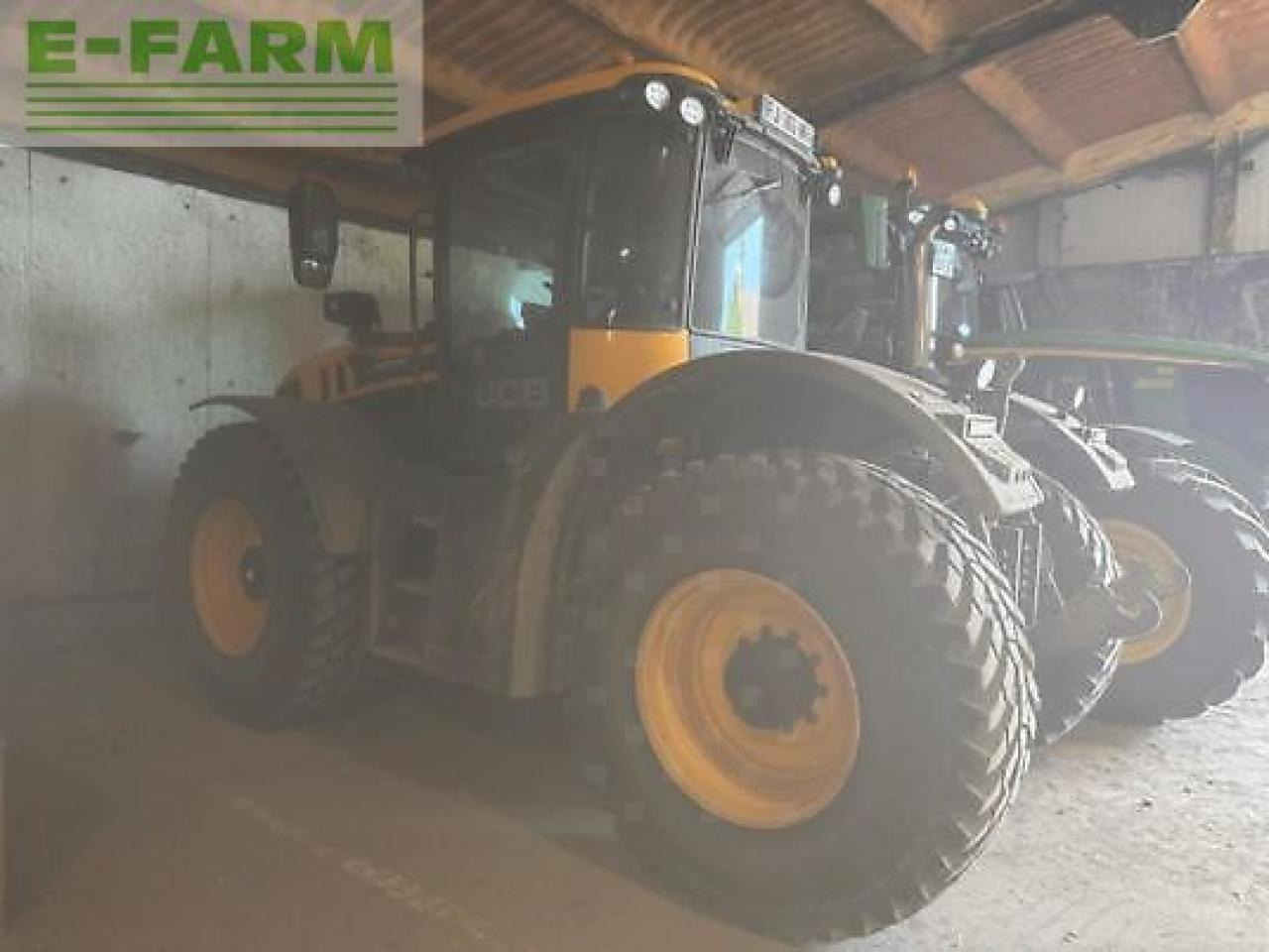 JCB fastrac 4220 - Traktor: gambar 2 JCB fastrac 4220 - Traktor: gambar 2