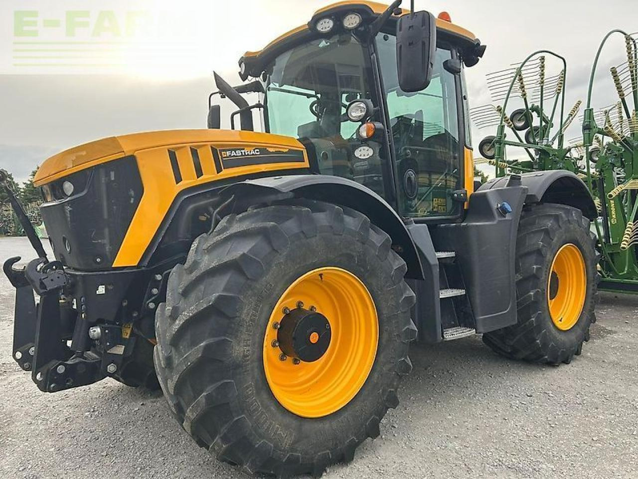 JCB fastrac 4220 - Traktor: gambar 1 JCB fastrac 4220 - Traktor: gambar 1