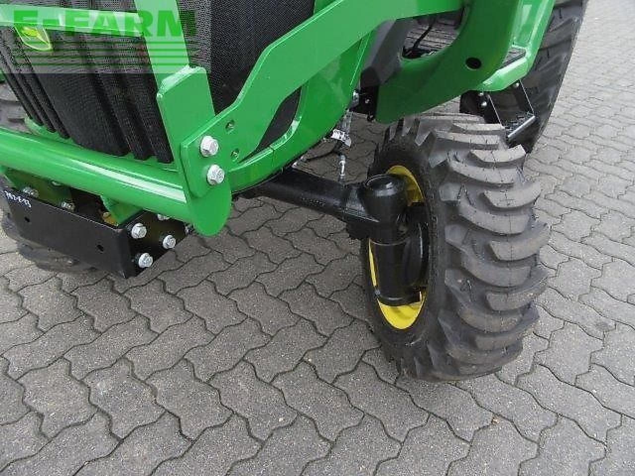 John Deere 3038e 300e - Traktor: gambar 5 John Deere 3038e 300e - Traktor: gambar 5