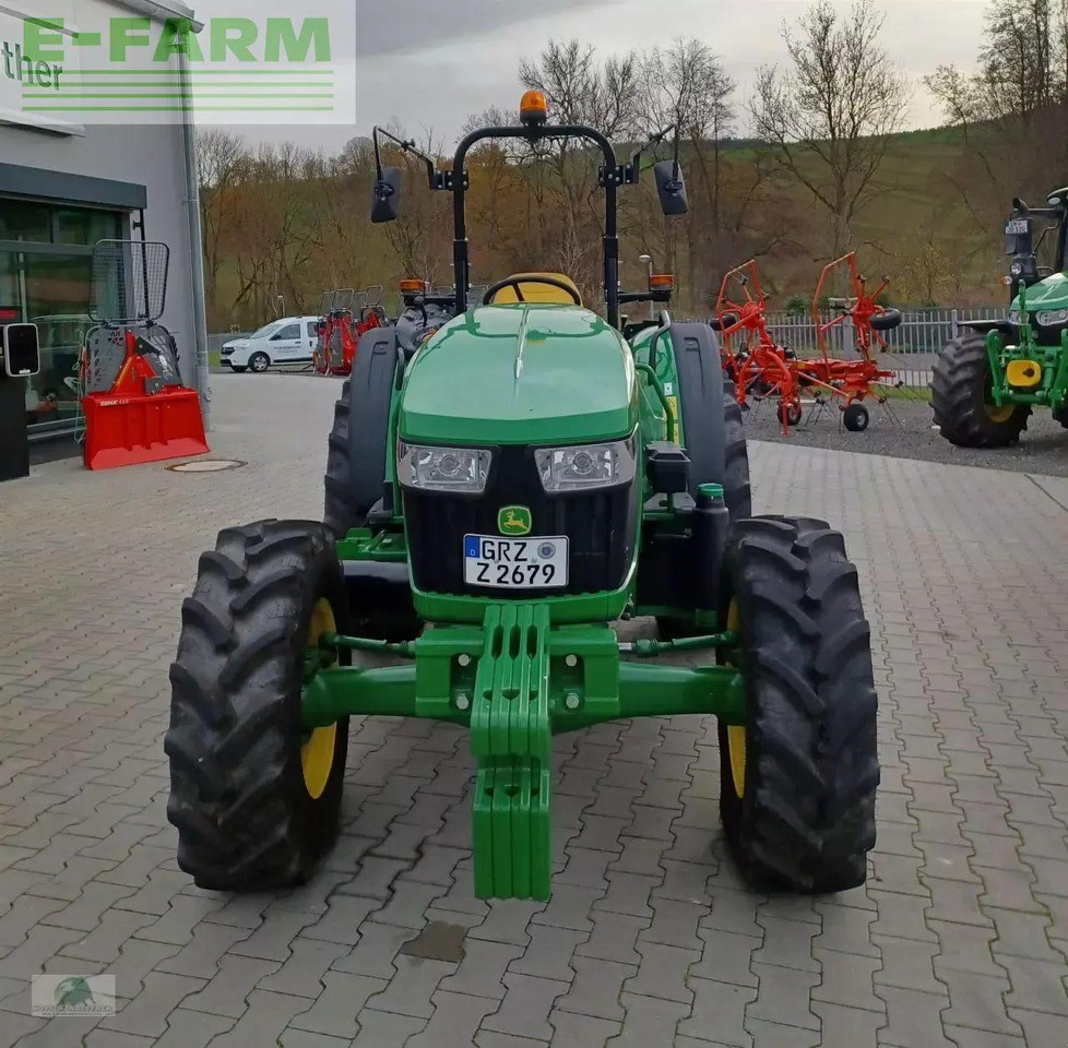 John Deere 5050e - Traktor: gambar 2 John Deere 5050e - Traktor: gambar 2