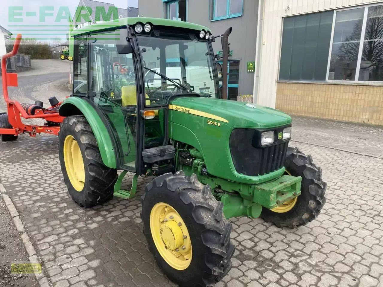 Traktor John Deere 5055e: gambar 7