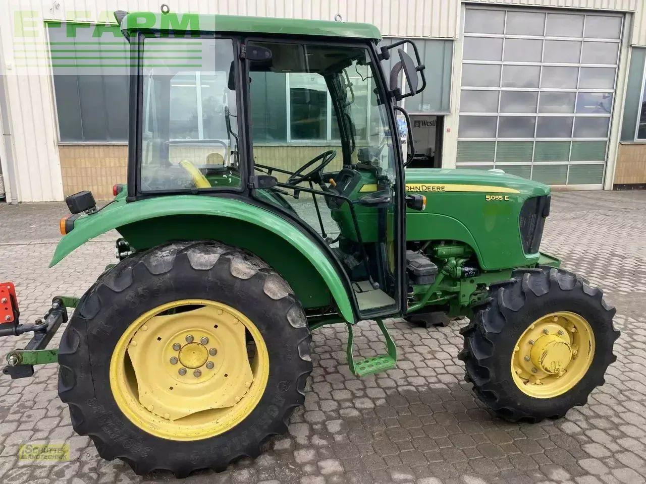 Traktor John Deere 5055e: gambar 8