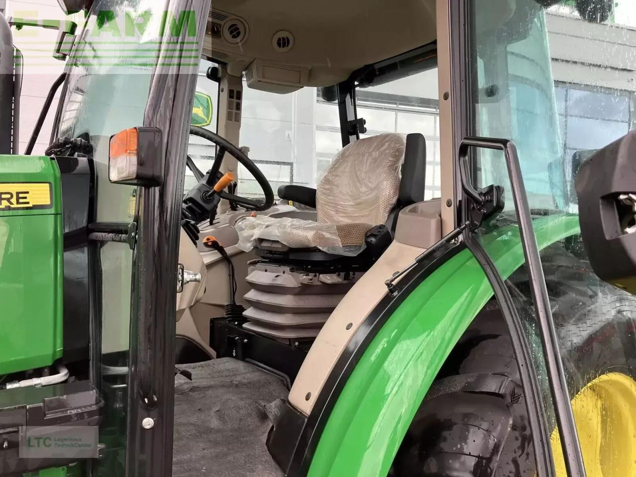 John Deere 5067e - Traktor: gambar 5 John Deere 5067e - Traktor: gambar 5