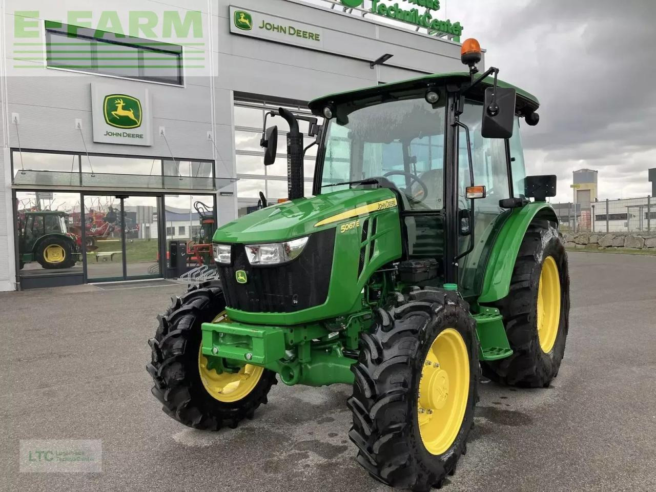 John Deere 5067e - Traktor: gambar 1 John Deere 5067e - Traktor: gambar 1