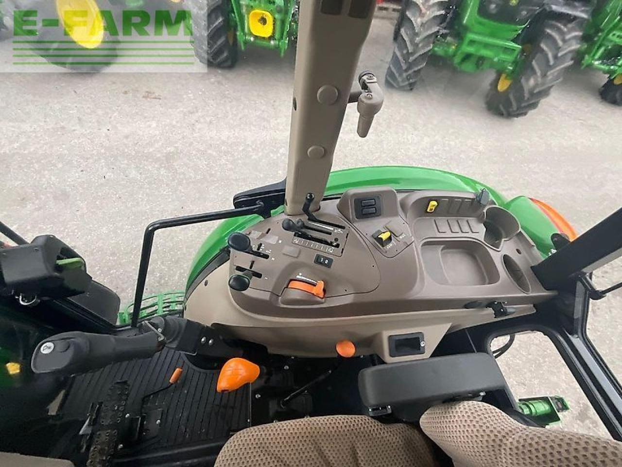 John Deere 5075 e - Traktor: gambar 5 John Deere 5075 e - Traktor: gambar 5
