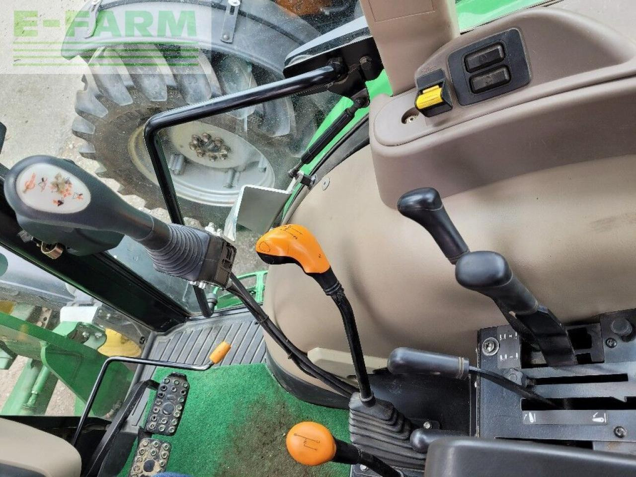 John Deere 5075 e - Traktor: gambar 5 John Deere 5075 e - Traktor: gambar 5