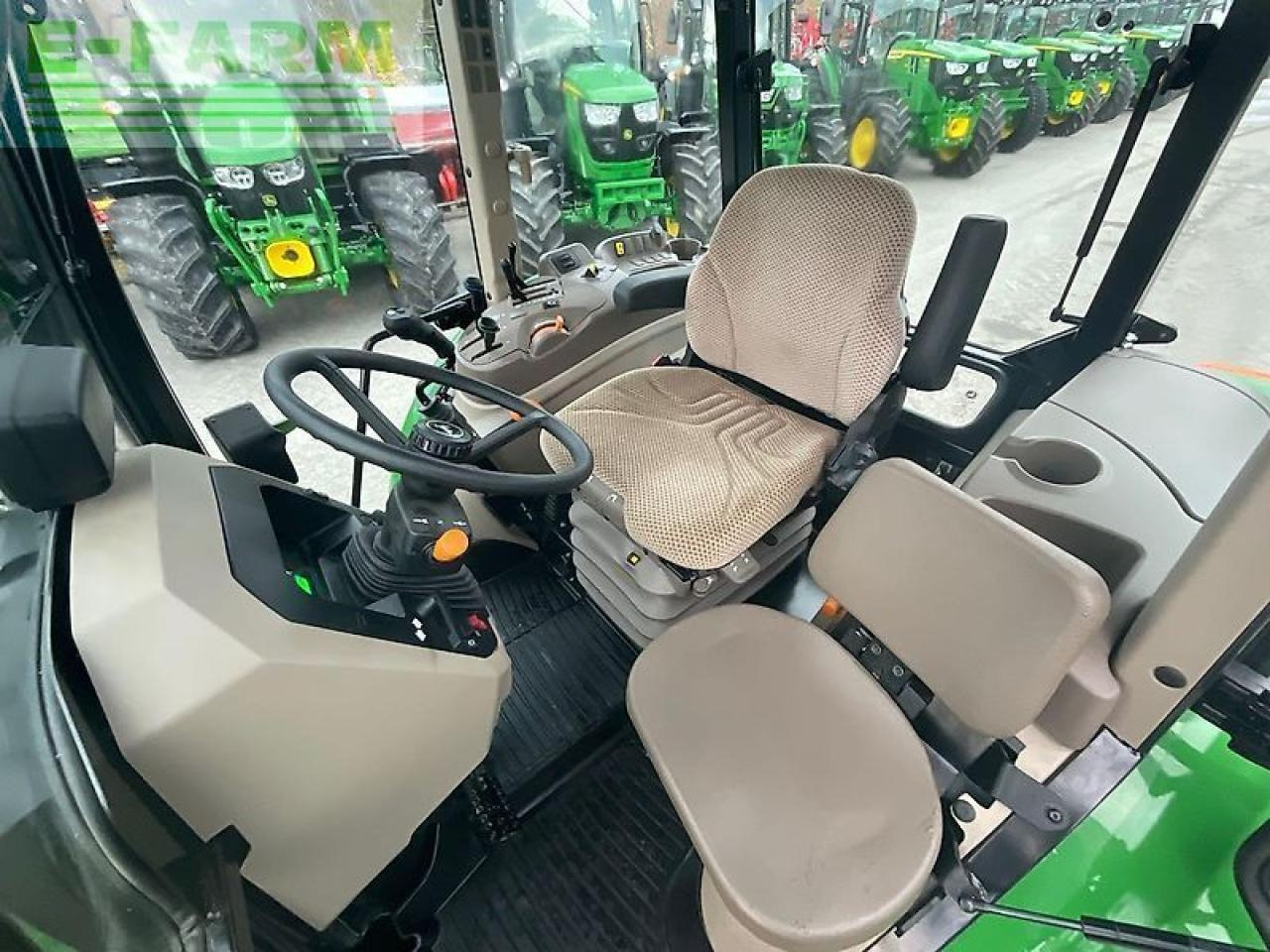 John Deere 5075 e - Traktor: gambar 4 John Deere 5075 e - Traktor: gambar 4