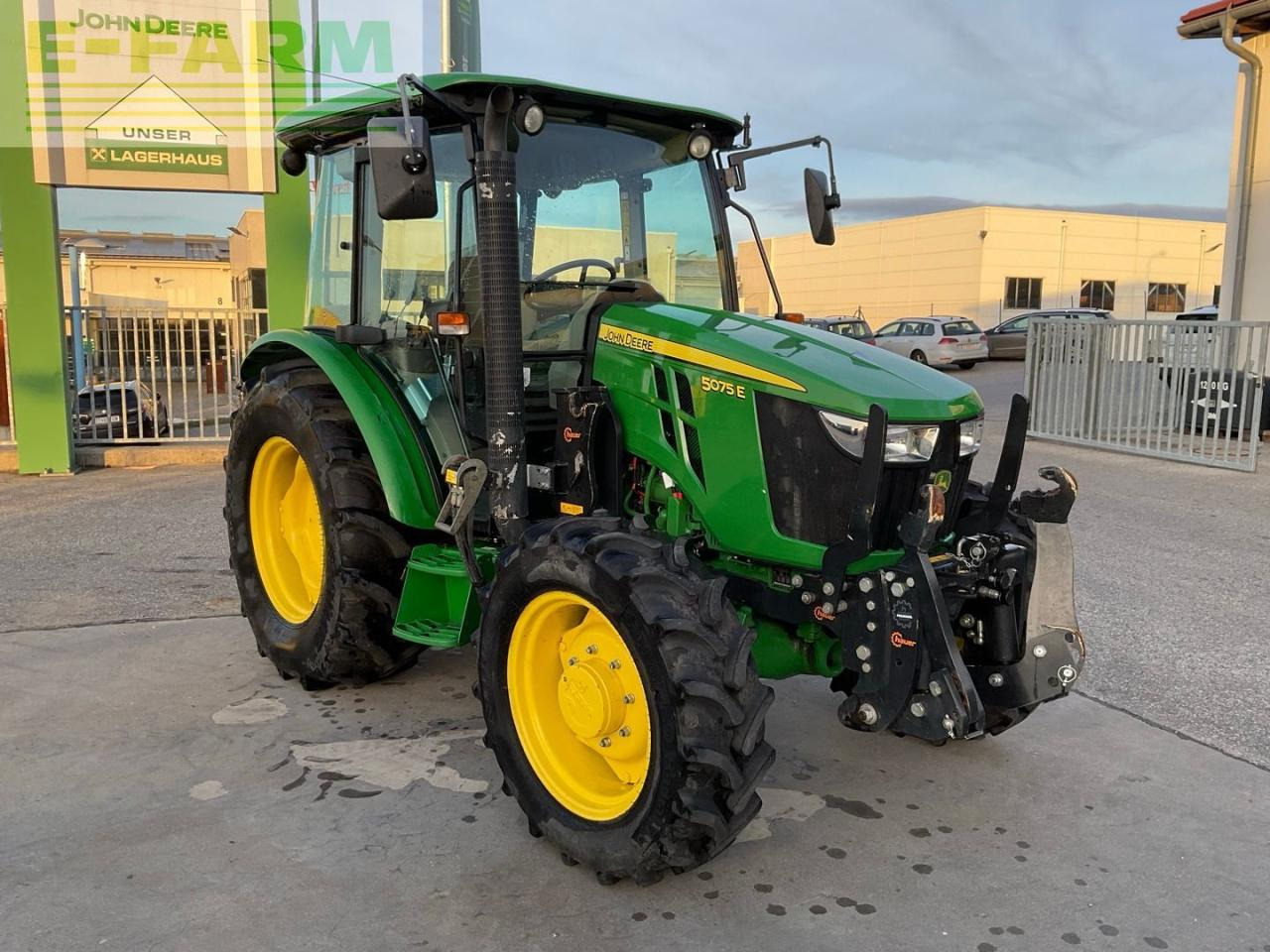 John Deere 5075E - Traktor: gambar 4 John Deere 5075E - Traktor: gambar 4