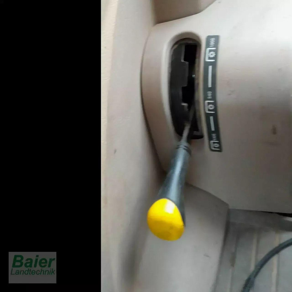 Traktor John Deere 5090r: gambar 16