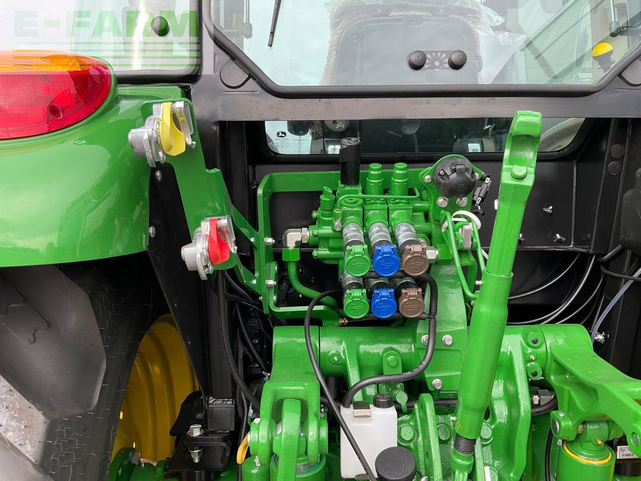 Traktor John Deere 5095M: gambar 29