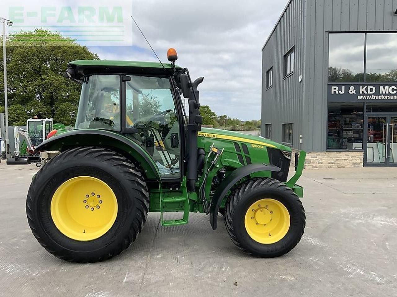 John Deere 5100m tractor (st23047) - Traktor: gambar 1 John Deere 5100m tractor (st23047) - Traktor: gambar 1