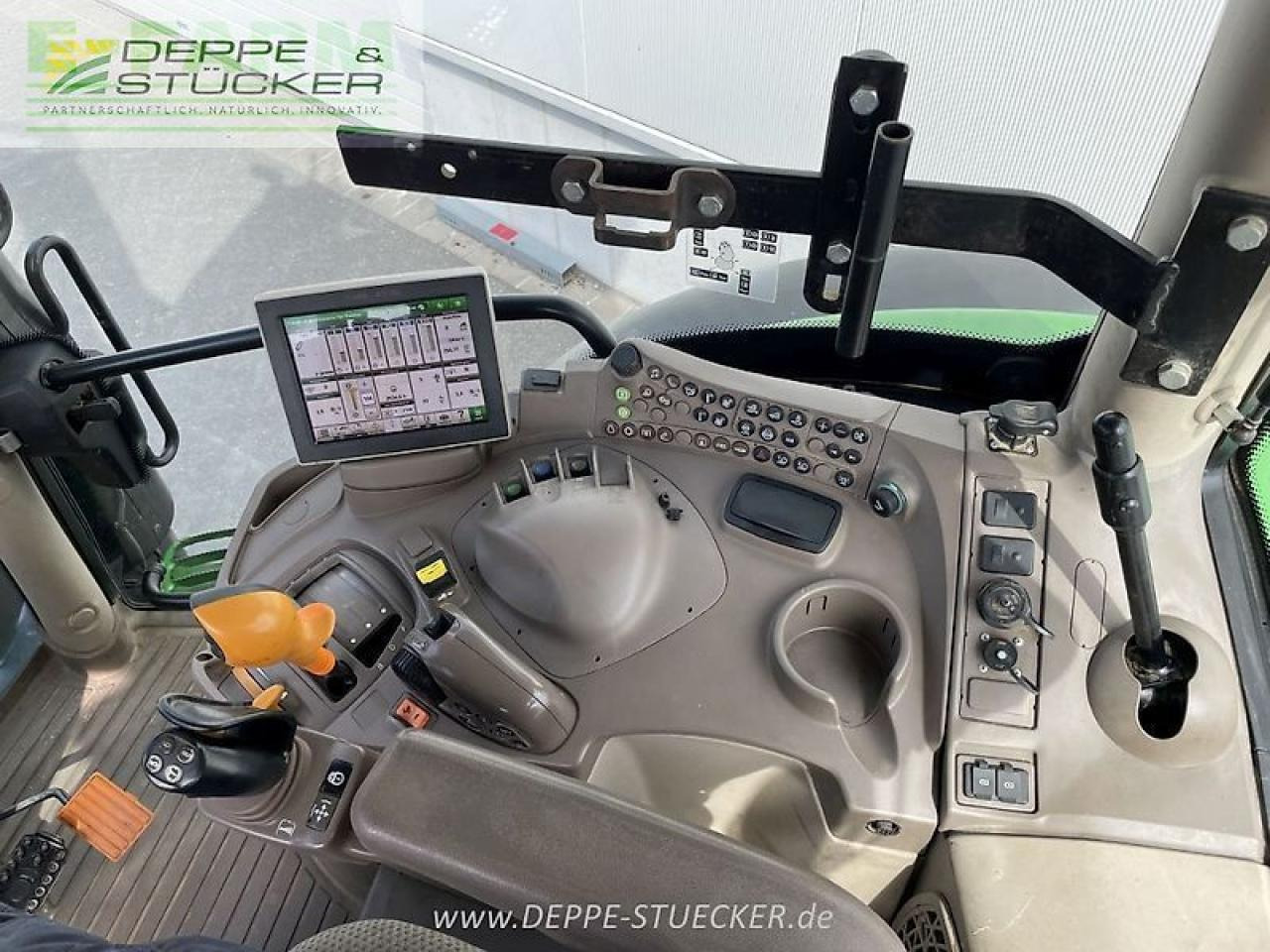 Traktor John Deere 6110r: gambar 10