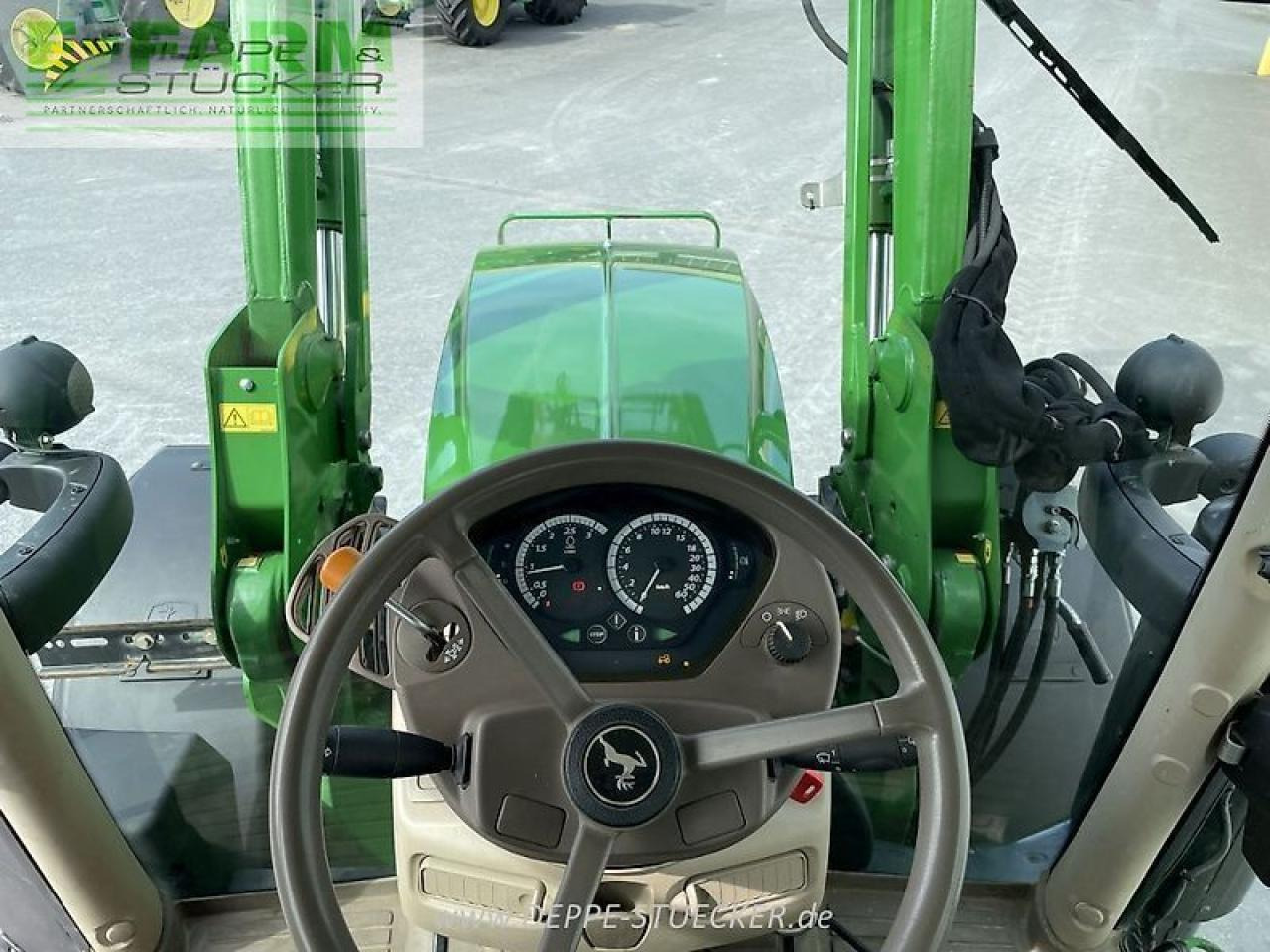 Traktor John Deere 6110r: gambar 8