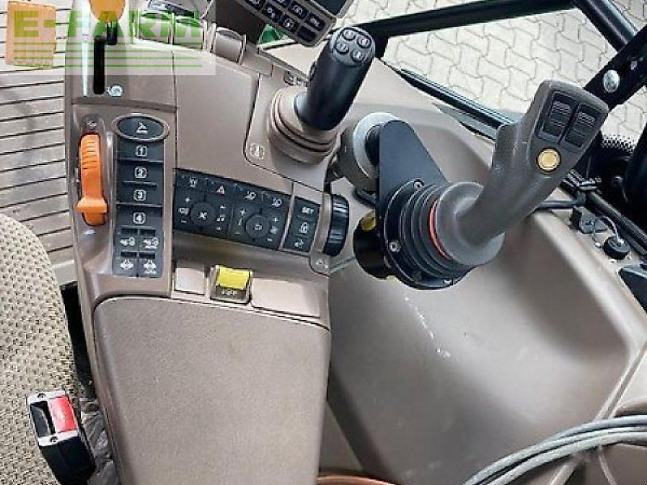 Traktor John Deere 6110r kommunal: gambar 11