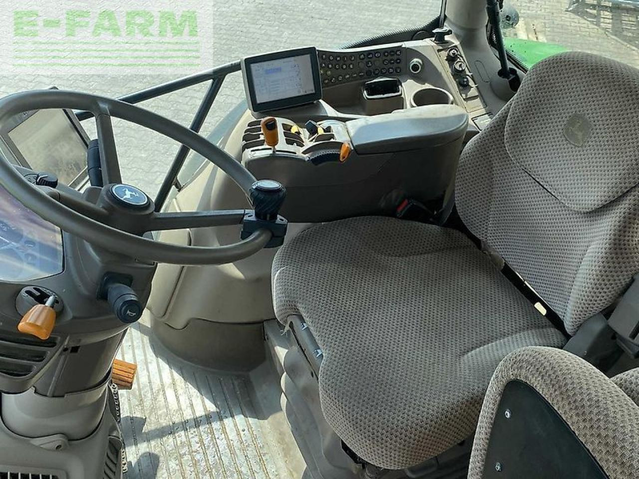 Traktor John Deere 6140r: gambar 7 Traktor John Deere 6140r: gambar 7